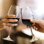 Comment choisir le vin parfait pour votre prochaine soirée conseils et recommandations