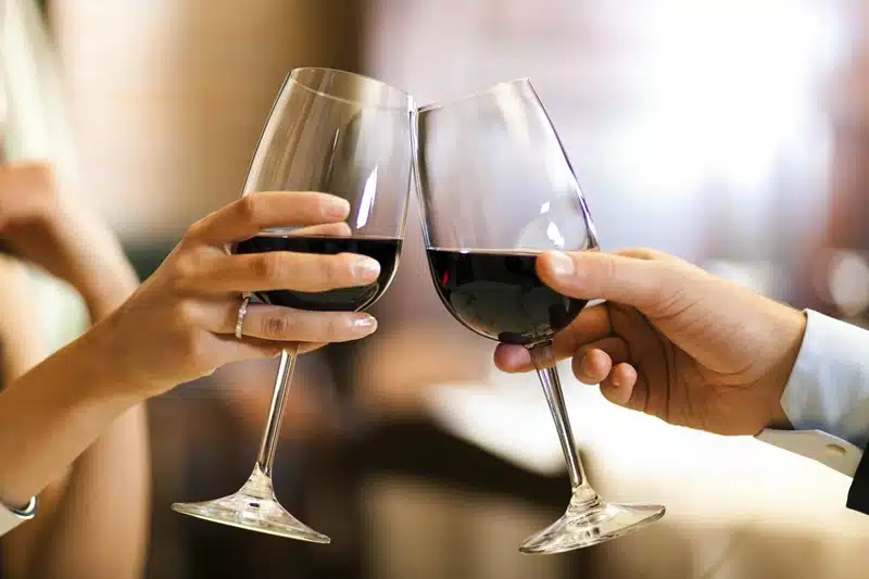 Comment choisir le vin parfait pour votre prochaine soirée conseils et recommandations